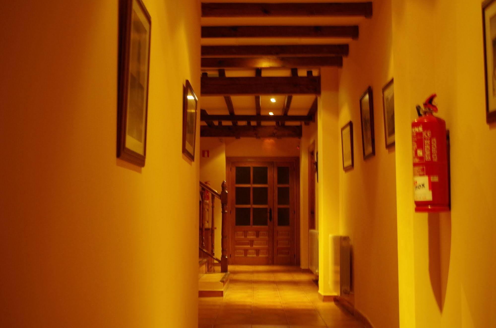 Hotel Rural Villa y Corte, Alojamientos Turísticos Ampudia Exterior foto